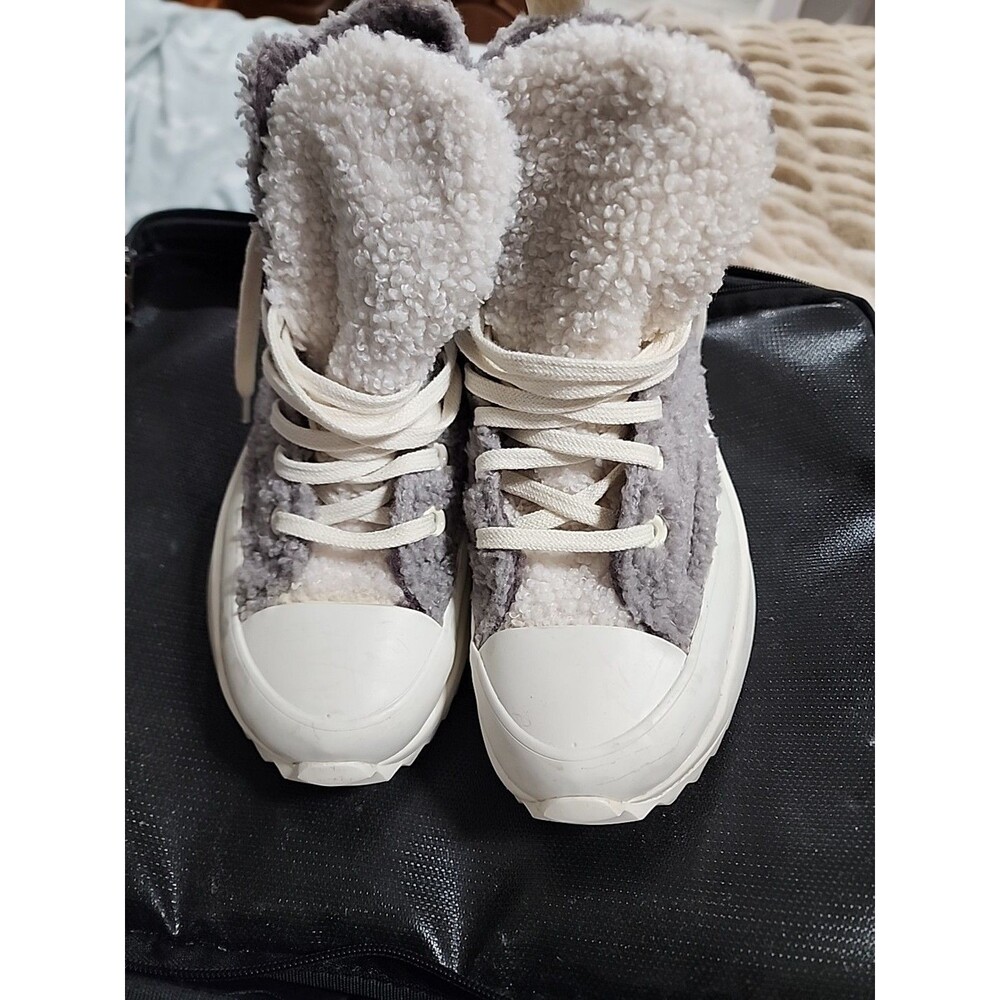 Converse Run Star Hike High Sherpa Vapor Unisex W/7 M/5.5 Hi Top Sneakers